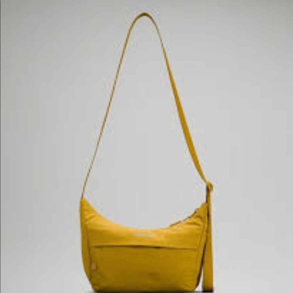 Lululemon On the Move crossbody bag Parachute